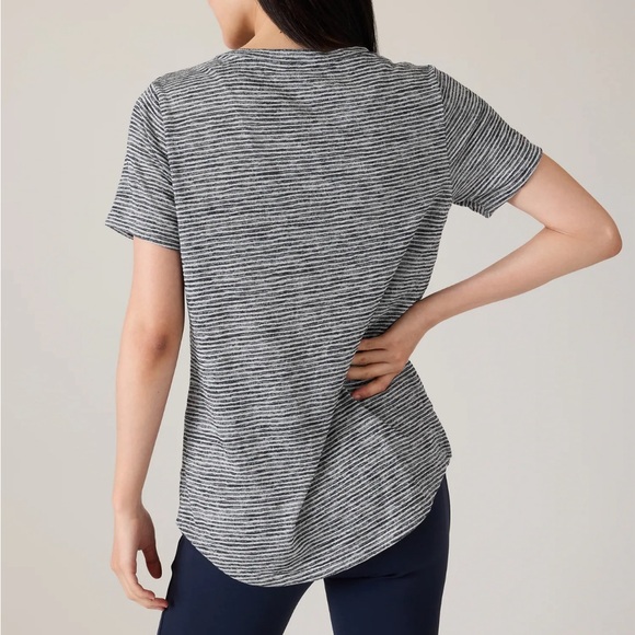 Athleta Breezy Scoop V-Neck Tee Spring 2022 Size Medium - Picture 2 of 11
